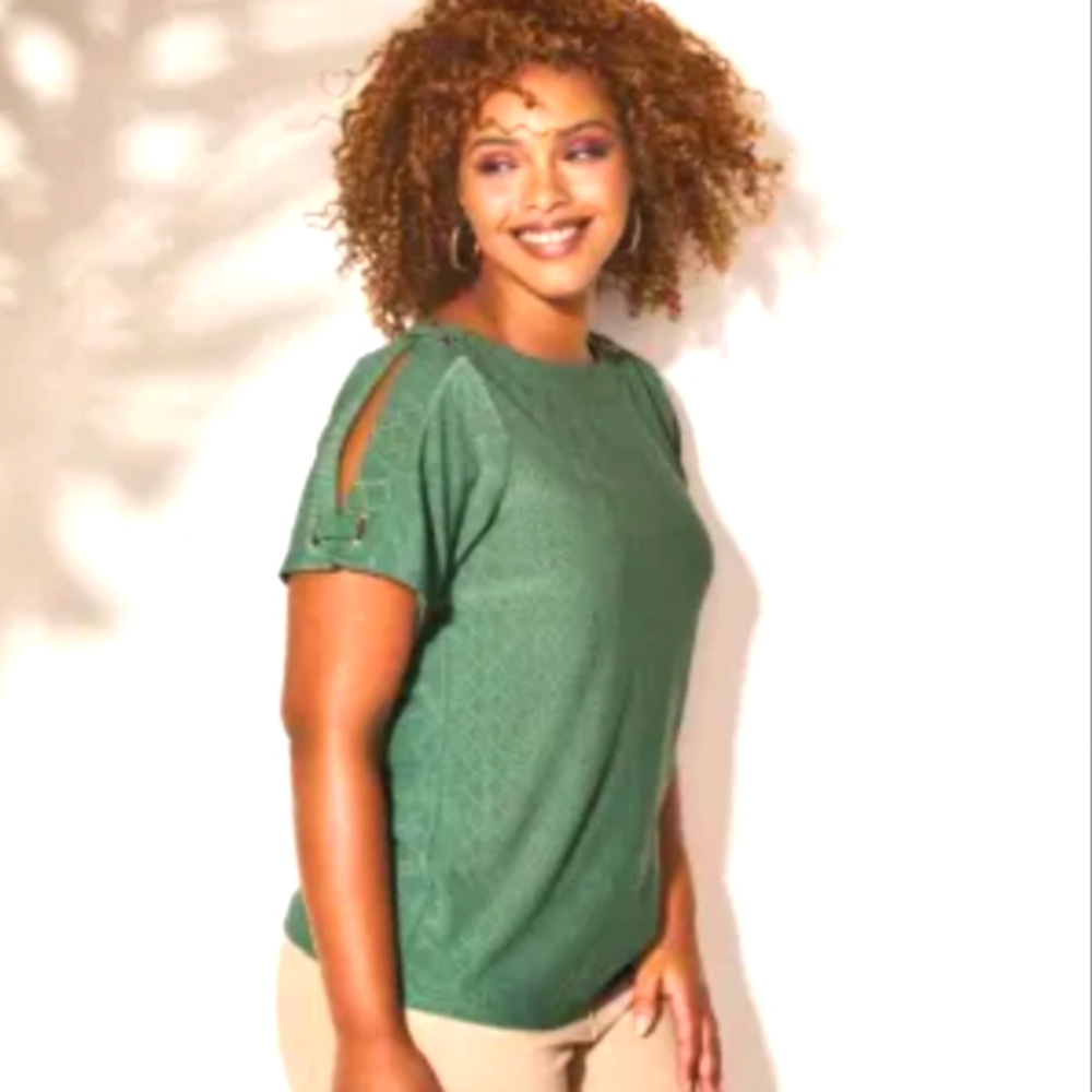 NWOT Split-Sleeve Top with Grommets Sz 2XL